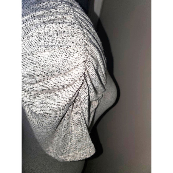 4/$30🌟Caution To The Wind Scrunch Shoulder Shirt Junior's - Picture 2 of 9